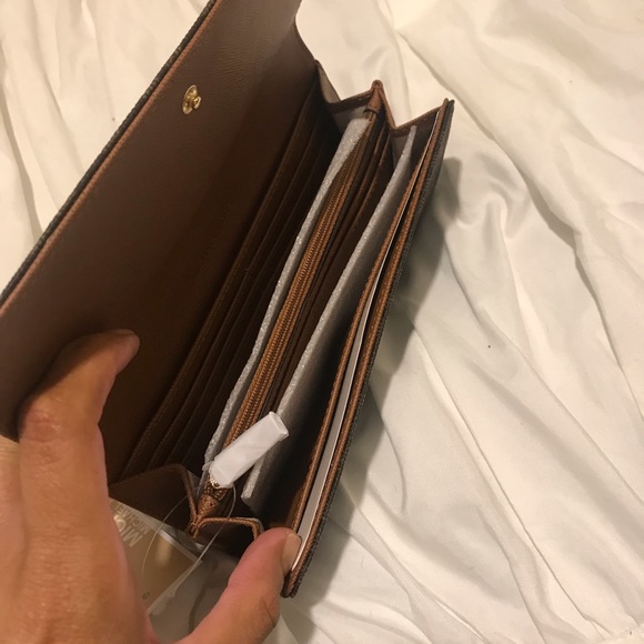 ⚡️FREE WALLET⚡️Michael Kors purse w/wallet - Picture 2 of 4